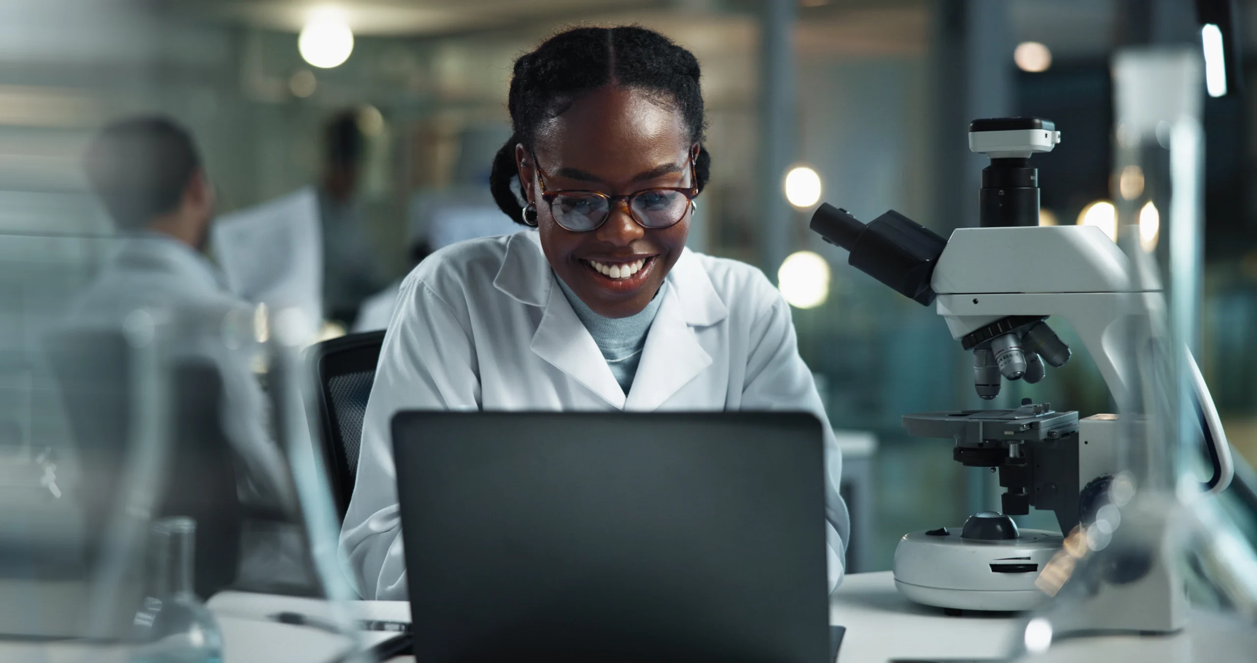 Scientist using the best electronic lab notebook